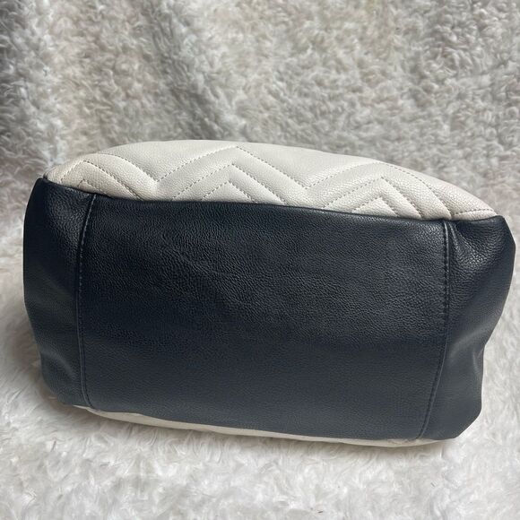 Betsey Johnson off white & Black quilted faux leather satchel with bow accent - Picture 5 of 14